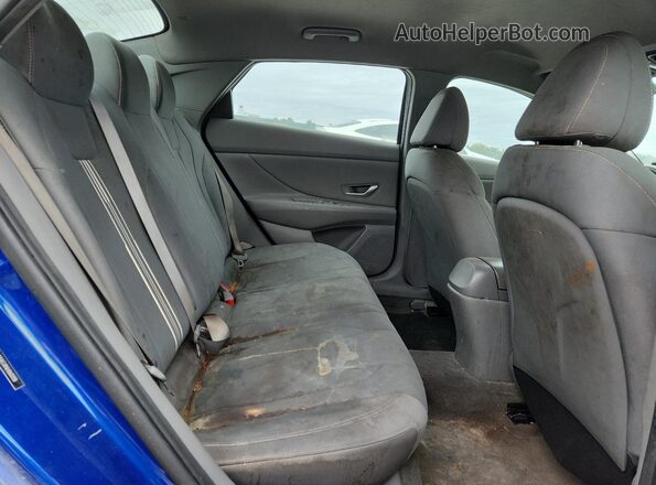 5NPLS4AG8NH060208 2022 HYUNDAI ELANTRA Blue Widok tylnych siedzeń