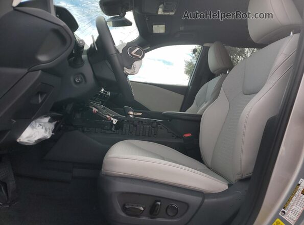 5TDAAAB67SS029407 2025 LEXUS TX Silver Widok wnętrza z przodu