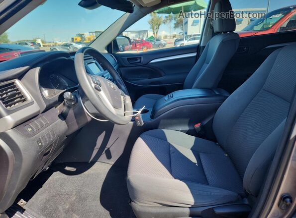 5TDBGRFH1JS038776 2018 TOYOTA HIGHLANDER HYBRID Gray Widok wnętrza z przodu