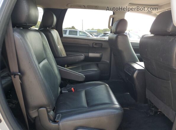 5TDBW5G10HS152887 2017 TOYOTA SEQUOIA Серебряный Вид задней части салона