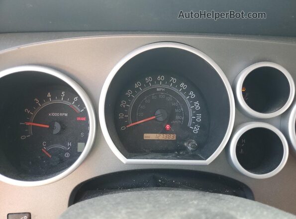 5TDBW5G10HS152887 2017 TOYOTA SEQUOIA Серебряный Вид щитка приборов