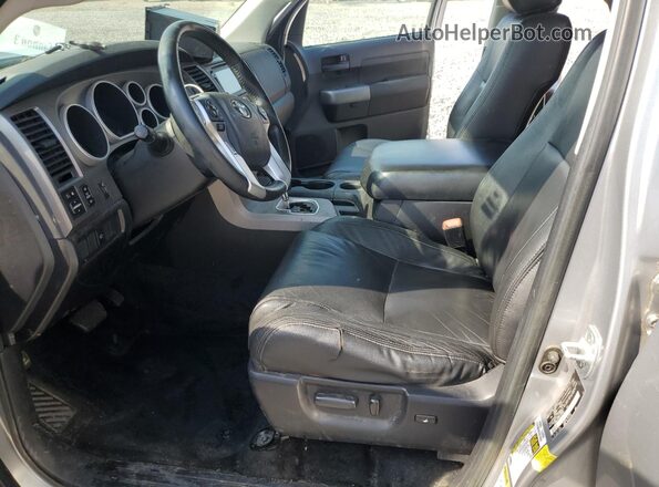 5TDBW5G10HS152887 2017 TOYOTA SEQUOIA Серебряный Вид салона спереди