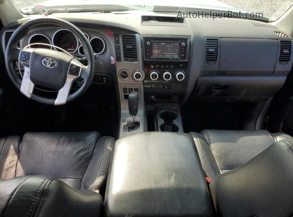 5TDBW5G10HS152887 2017 TOYOTA SEQUOIA Серебряный Вид панели приборов