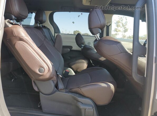 5TDESKFC3NS060811 2022 TOYOTA LIMITED Silver Rear interior view