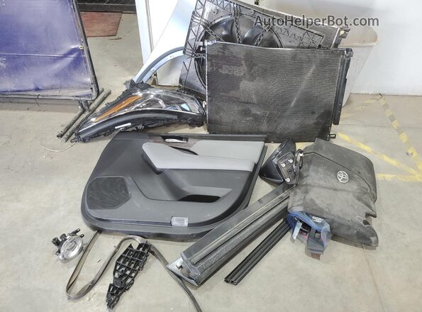 5TDFZRBH2LS019853 2020 TOYOTA HIGHLANDER Серебряный 