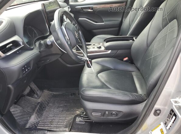 5TDFZRBH6LS041547 2020 TOYOTA HIGHLANDER Silver Front interior view