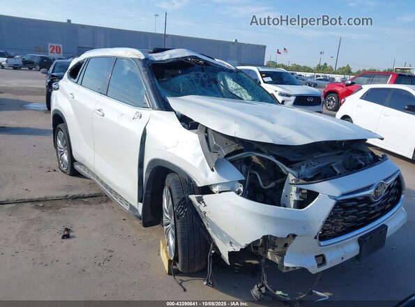 5TDFZRBH7MS133039 2021 TOYOTA HIGHLANDER White Vista frontal