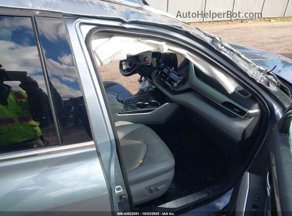 5TDFZRBH8LS008761 2020 TOYOTA HIGHLANDER Silver Front interior view