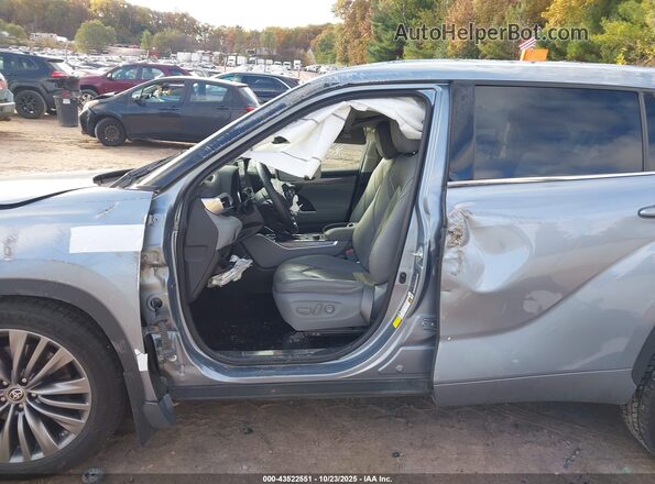 5TDFZRBH8LS008761 2020 TOYOTA HIGHLANDER Silver Front view