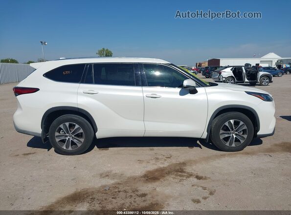 5TDGZRAH8LS501345 2020 TOYOTA LE White Вид задньої частини салону