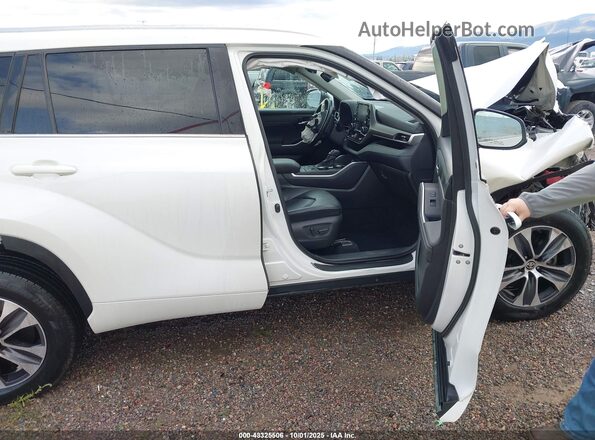 5TDGZRBH2LS039881 2020 TOYOTA LE White Սալոնի դիմացի տեսք