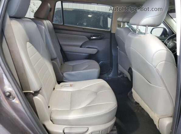 5TDGZRBH3NS205652 2022 TOYOTA LE Gray Вид задньої частини салону