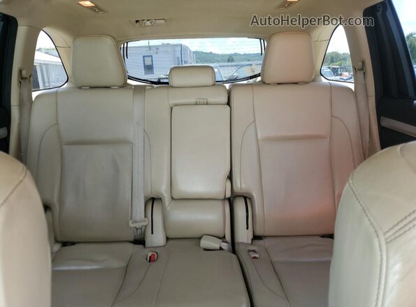 5TDJGRFH1JS046727 2018 TOYOTA HIGHLANDER HYBRID White Հետևի նստատեղերի տեսք