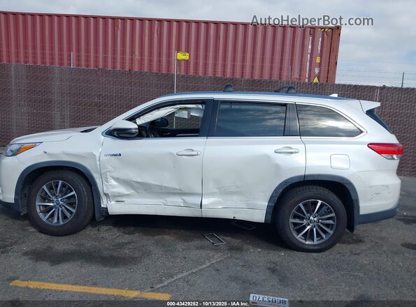 5TDJGRFH8JS042397 2018 TOYOTA LE White უკანა სალონის ხედი