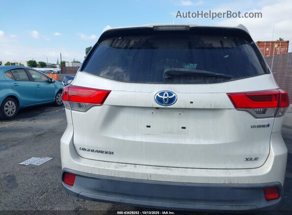 5TDJGRFH8JS042397 2018 TOYOTA LE White 