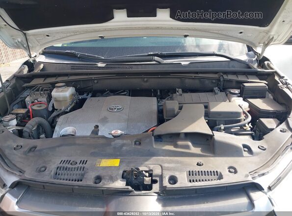5TDJGRFH8JS042397 2018 TOYOTA LE White უკანა ხედი