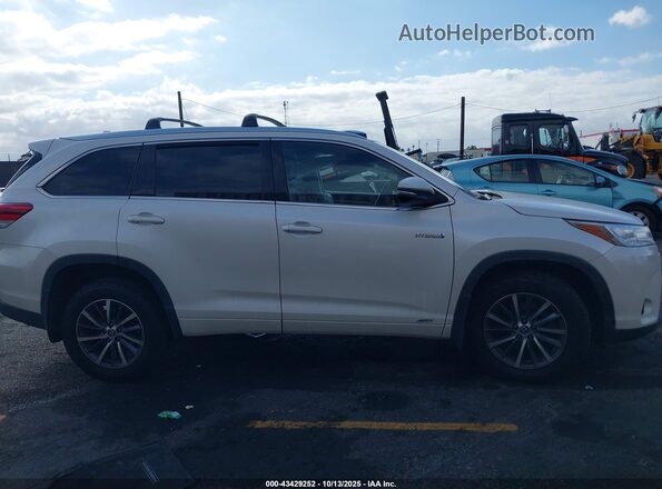 5TDJGRFH8JS042397 2018 TOYOTA LE White ხელსაწყოთა პანელის ხედი