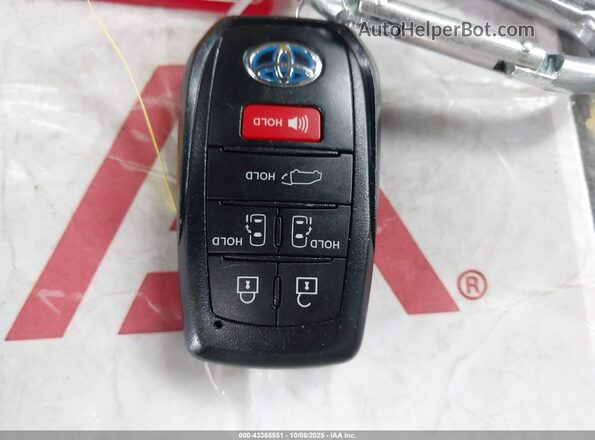 5TDJRKEC9SS255609 2025 TOYOTA LE Silver Widok deski rozdzielczej