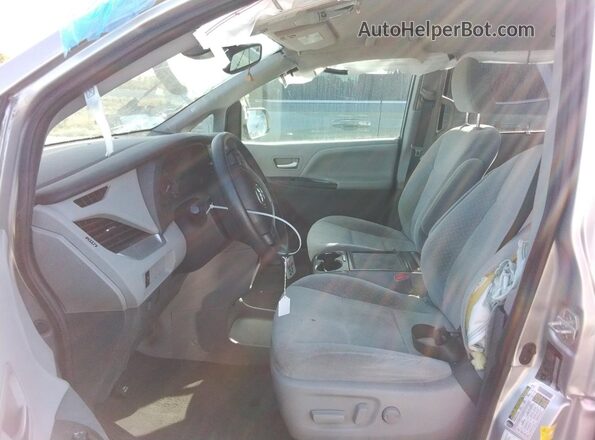 5TDJZ3DC8LS230502 2020 TOYOTA LE Silver Vista interior delantera