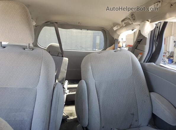 5TDJZ3DC8LS230502 2020 TOYOTA LE Silver Vista de los asientos traseros