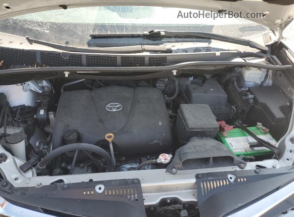 5TDJZ3DC8LS230502 2020 TOYOTA LE Silver Vista del compartimento del motor