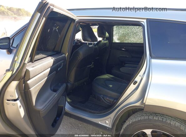 5TDJZRBH3MS160846 2021 TOYOTA HIGHLANDER Silver VIN sticker view