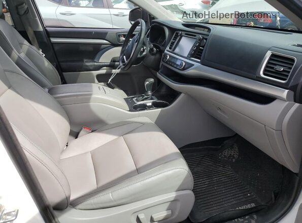5TDJZRFH3JS879942 2018 TOYOTA HIGHLANDER White 