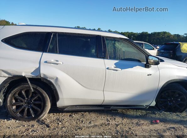 5TDKDRAH5PS042533 2023 TOYOTA LIMITED White Widok wnętrza z tyłu