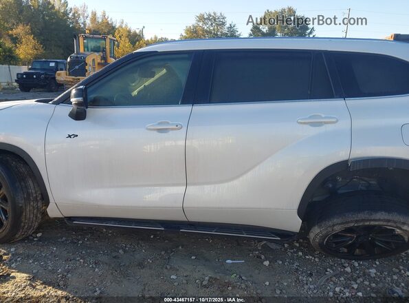 5TDKDRAH5PS042533 2023 TOYOTA LIMITED White Widok wnętrza 360 stopni
