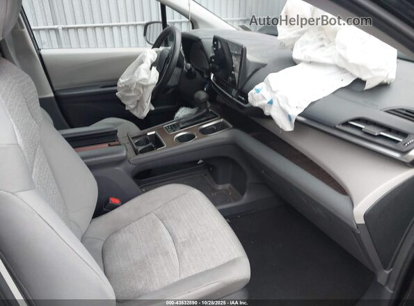 5TDKRKEC0NS107857 2022 TOYOTA LE Black 
