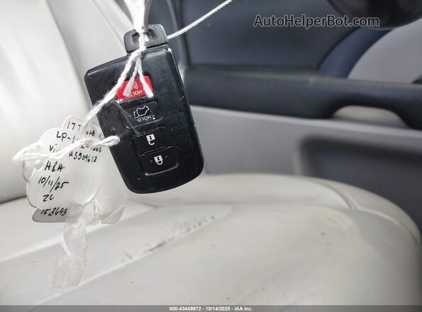 5TDKZRFH0HS509613 2017 TOYOTA LE Белый Вид панели приборов