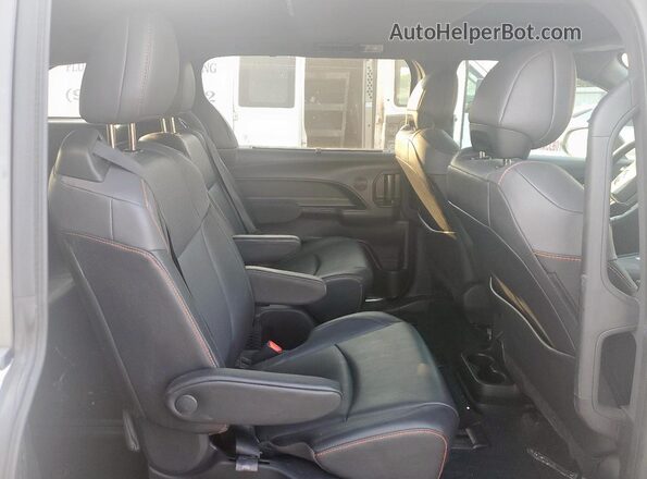 5TDXRKEC2PS155238 2023 TOYOTA SIENNA Silver უკანა სალონის ხედი