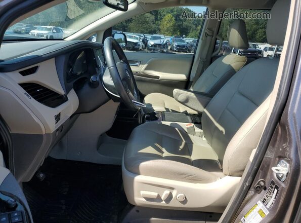 5TDYZ3DC7LS054587 2020 TOYOTA LE Silver Widok wnętrza z przodu