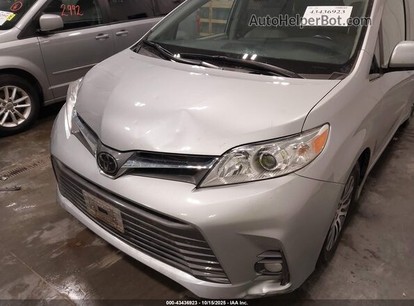 5TDYZ3DCXLS040067 2020 TOYOTA LE Silver Front view