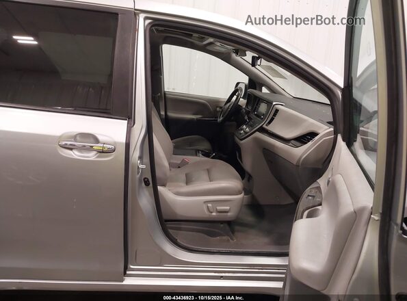 5TDYZ3DCXLS040067 2020 TOYOTA LE Silver Front interior view