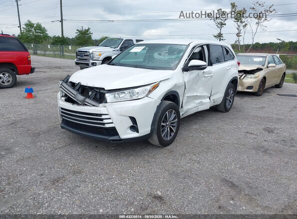 5TDZARFH1JS035215 2018 TOYOTA LE White წინა მარცხენა ხედი სამი მეოთხედიდან