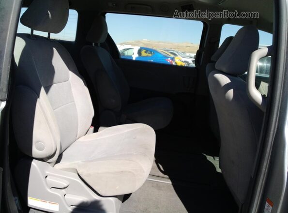 5TDZZ3DC1JS938283 2018 TOYOTA SIENNA Серебряный 