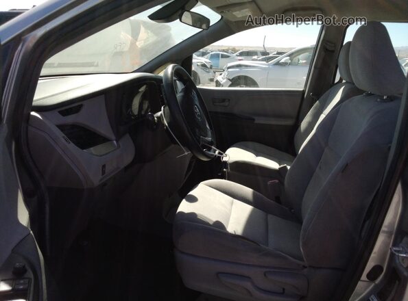 5TDZZ3DC1JS938283 2018 TOYOTA SIENNA Серебряный 