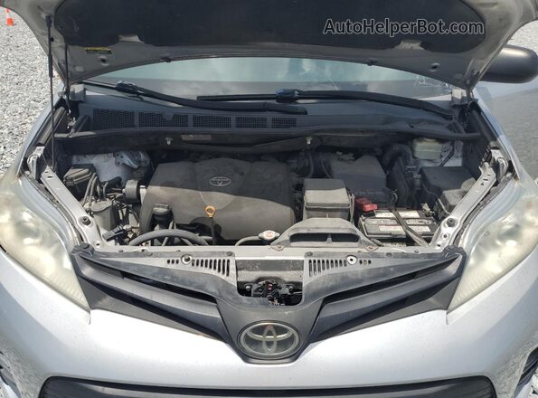 5TDZZ3DC7JS949711 2018 TOYOTA SIENNA Silver Вид підкапотного простору