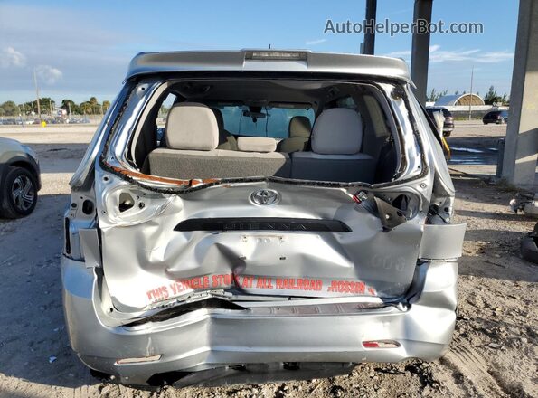 5TDZZ3DC7LS039902 2020 TOYOTA SIENNA Silver Widok z tyłu