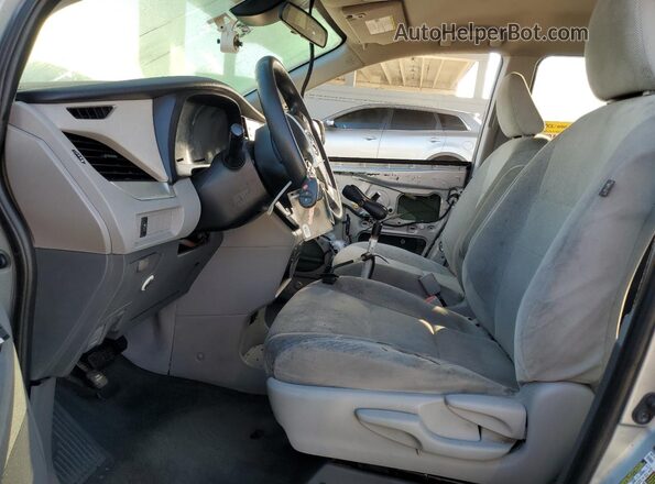 5TDZZ3DC7LS039902 2020 TOYOTA SIENNA Silver Widok wnętrza z przodu