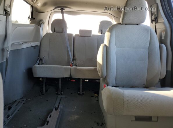 5TDZZ3DC7LS039902 2020 TOYOTA SIENNA Silver Widok tylnych siedzeń