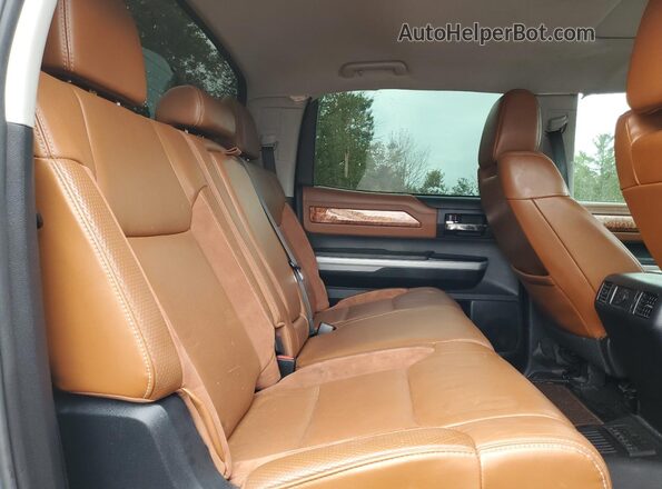 5TFAY5F18JX696495 2018 TOYOTA TUNDRA Black Vista de los asientos traseros