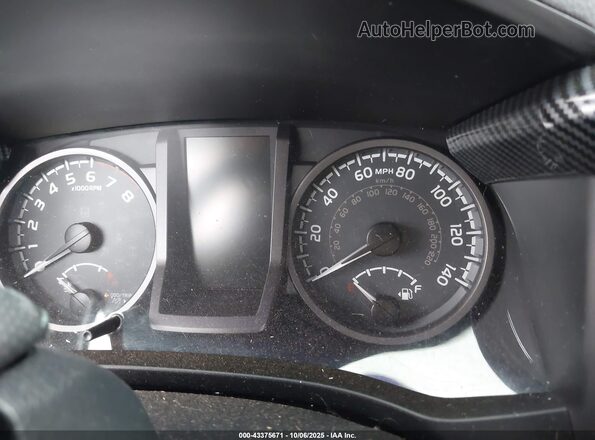 5TFCZ5AN6HX091854 2017 TOYOTA TACOMA White Widok tylnych siedzeń