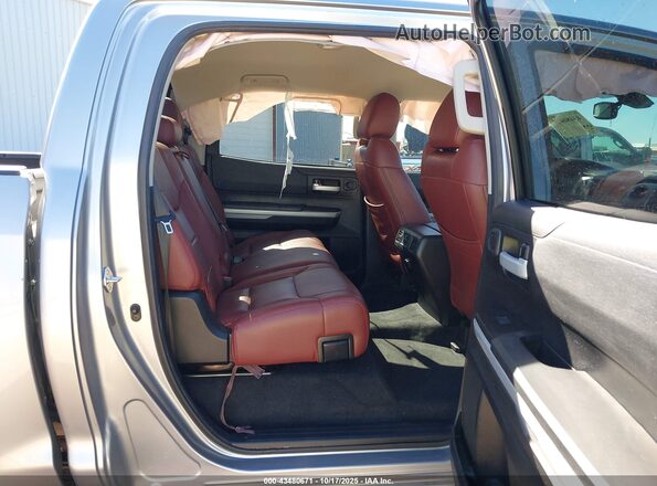 5TFEY5F13MX289223 2021 TOYOTA TUNDRA Silver Widok tylnych siedzeń