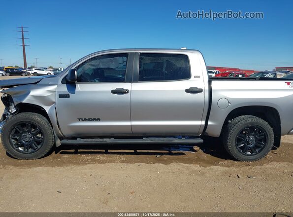 5TFEY5F13MX289223 2021 TOYOTA TUNDRA Silver Widok wnętrza z tyłu