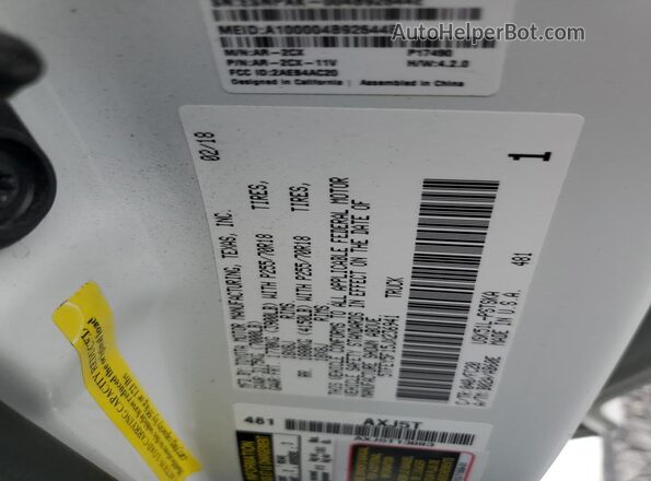 5TFEY5F15JX236941 2018 TOYOTA TUNDRA White Vista del compartimento del motor