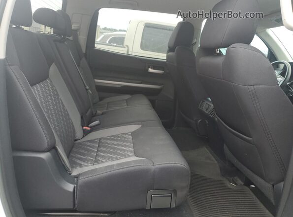 5TFEY5F15JX236941 2018 TOYOTA TUNDRA White Vista de los asientos traseros