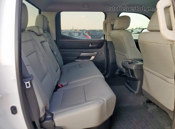 5TFLA5AB8RX033100 2024 TOYOTA TUNDRA White Widok tylnych siedzeń