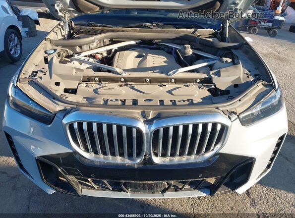 5UX13EU00R9S78326 2024 BMW X5 Gray Вид ззаду